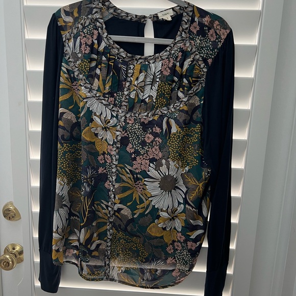 Tiny at Anthropologie beautiful blouse in navy with floral print. Size xl. - Picture 5 of 10